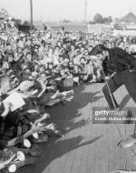 Hulton Archive, Presley Performs 1957